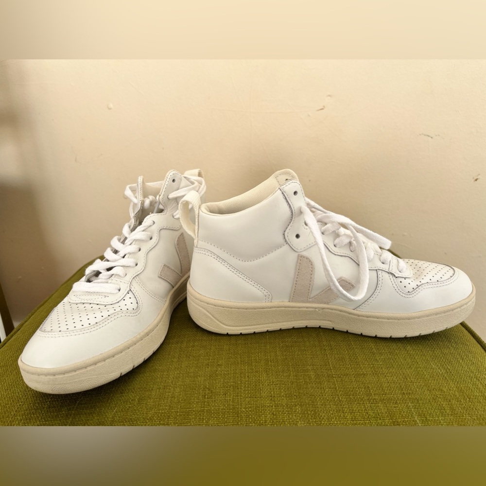 Veja V-15 Mid Top Sneaker